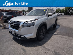 2024 Nissan Pathfinder SV