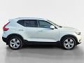 2022 Volvo XC40 Momentum